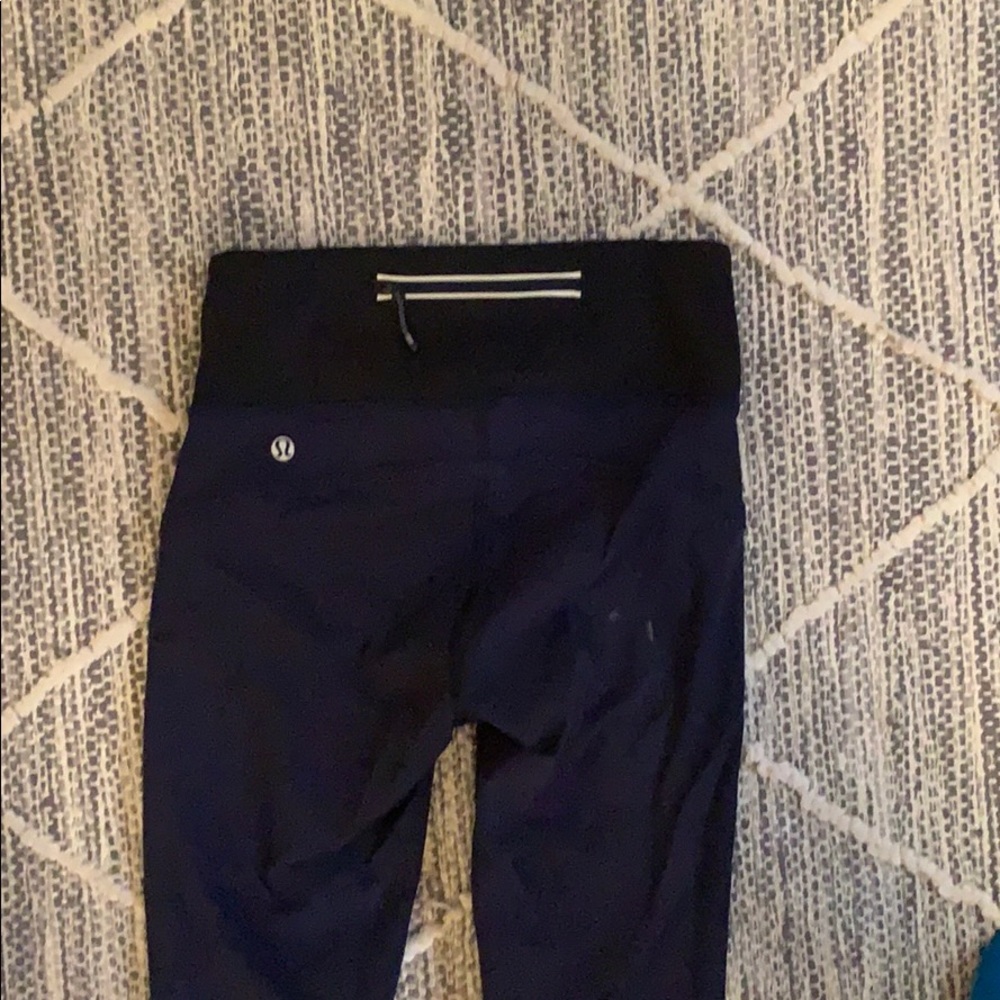 Lulu lemon navy blue cropped leggings